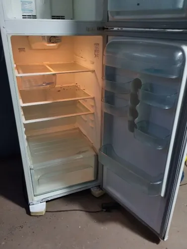 Geladeira frosfree 2 portas entrego
