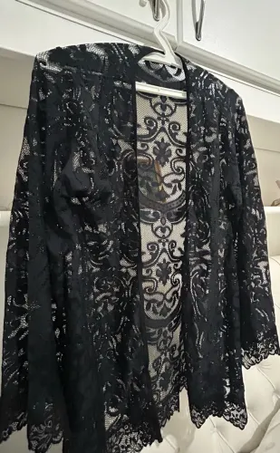 Kimono de renda preto 