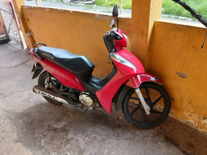 Vende-se uma bis 110 .