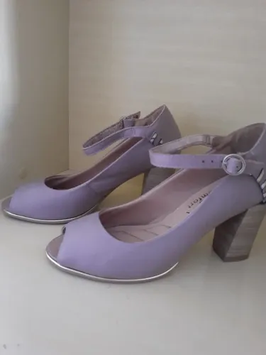 SAPATO FEMININO. TAMANHO 35