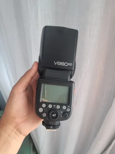 Flash Godox V860II C Canon TTL HSS com Bateria de Lítio