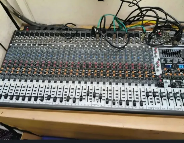 Behringer Eurodesk SX3242FX Leia o Anúncio