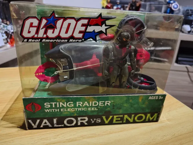G.I. Joe - Cobra Sting Raider with Electric Eel Valor vs Venom, Hasbro Lacrado 