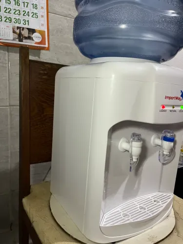 Bebedouro ImportWay Refrigerado - Liga, Mas Não Gela