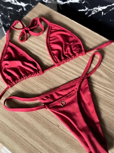 Biquíni M modelo broze vermelho vinho 