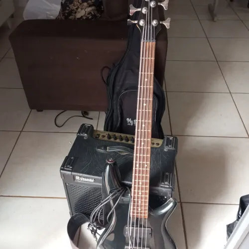 Contra baixo 5 cordas e Cubo Amplificador Staner