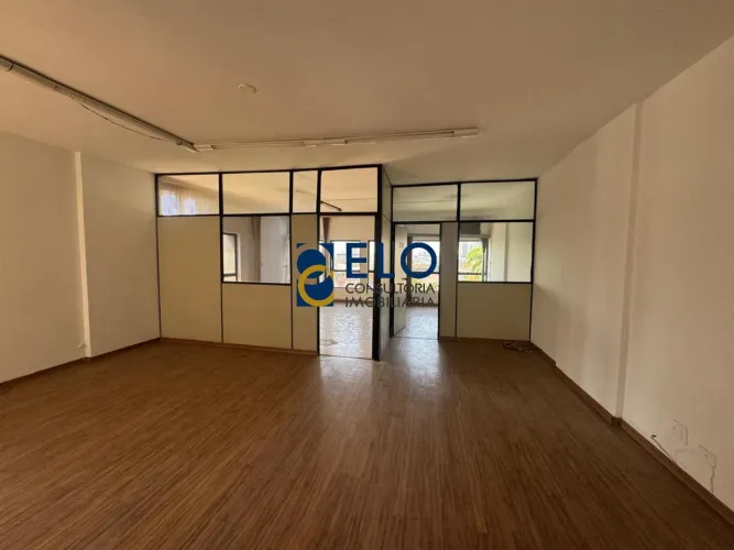 Sala Comercial na Vila Mathias, Santos-SP: Venda ou Locação - 1 Sala, 2 Banheiros, 1 Vaga