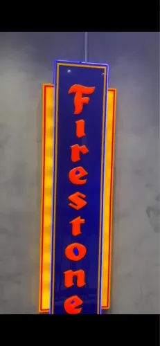 Luminoso firestone grande em acrílico Led para pessoas exigentes 1.70 x 040