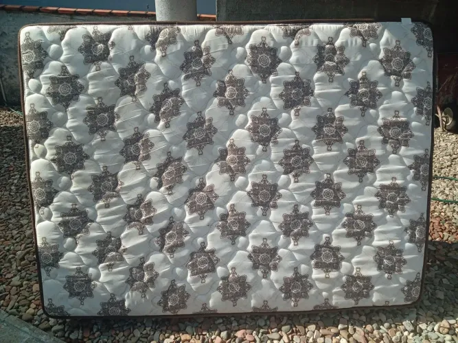 Colxão de mola ensacada 1,85m x 1,35m