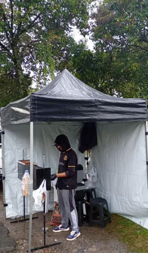 Tenda e churrasqueira e acessórios 