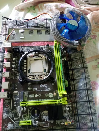 Kit Xeon E5-2440 v1 + Placa-Mãe X79 + 8GB RAM + Cooler + Espelho (LEIA O ANÚNCIO)