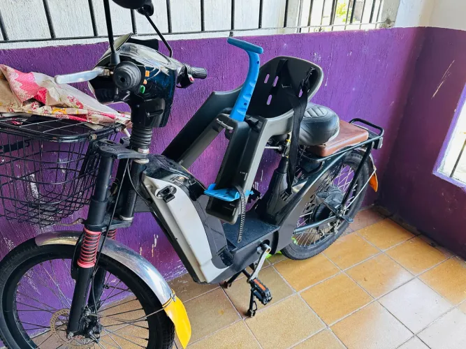 Bicicleta elétrica em perfeito estado de conservação