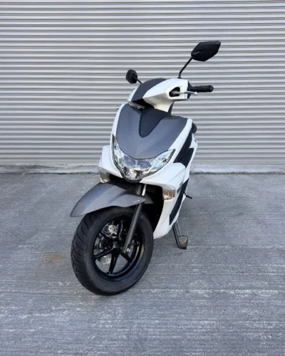 VENDO MOTO YAMAHA / FLUO SCOOT 125 ANO 2024 COM APENAS 7.610KM SEGUNDO DONO MANUAL NOTA FI