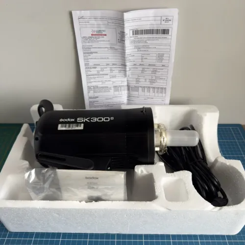Flash Tocha Godox Sk300 ii 300 watts 220V radio