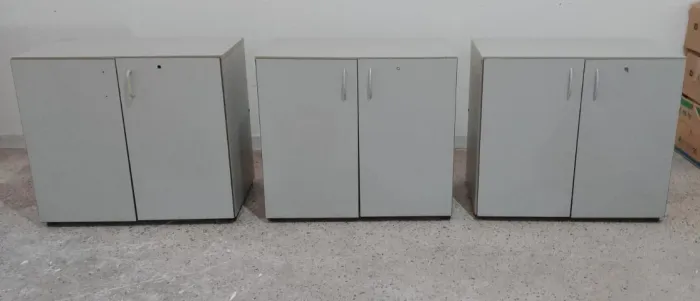Conjunto Armários baixos para escritório com duas portas cada