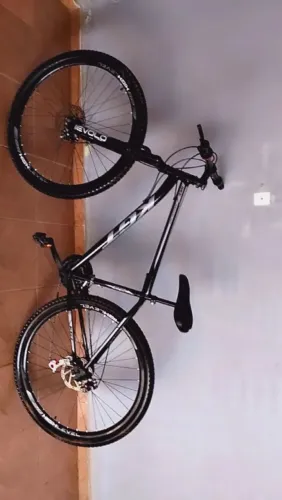 BICICLETA ARO 29 NOVA MARCA KGT PRETA COM VINZA VENDO POR APENAS 700