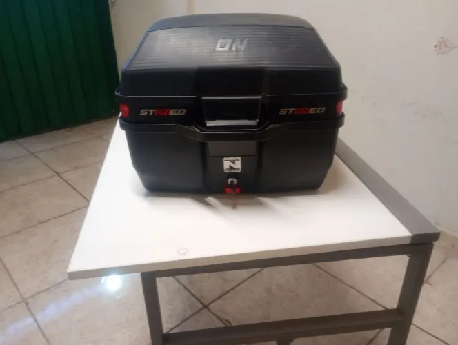 Vendo um baú para moto 