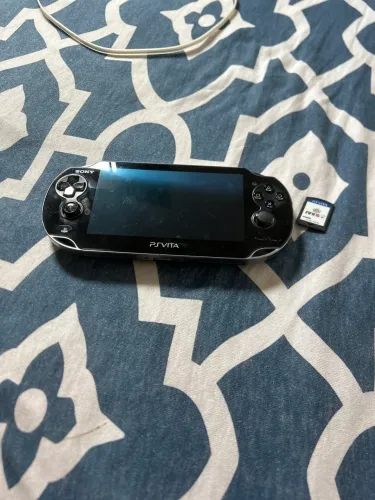 Psvita fat desbloqueado em perfeito estado + fifa 15 e cartão SDvita 8GB original