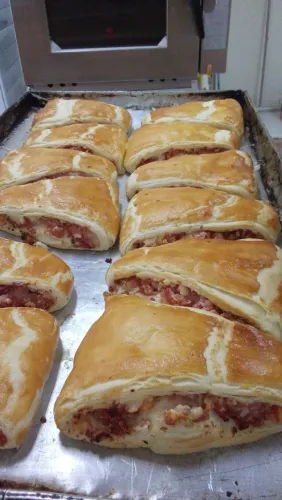 Contrata-se atendente de lanchonete