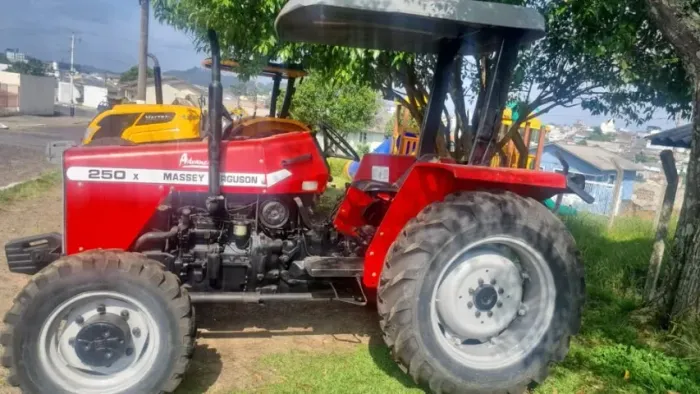 Trator Massey Ferguson 250 4x4 ano 2000