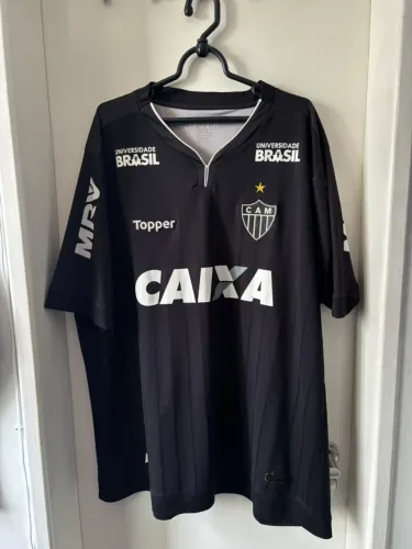 Camisa alternativa ?All Black? do Atlético-MG, da coleção 2017/2018