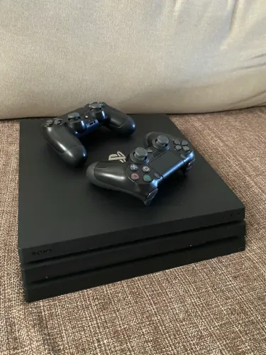 Ps4 PRO desbloqueado 1tb com dois controles
