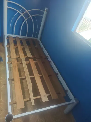 Vendo duas camas de solteiro