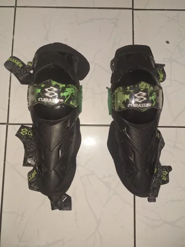 Vendo joelheira para Motociclista 