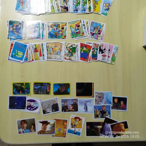 Lote 159 figurinhas Disney Toy Story Frozen Mickey 