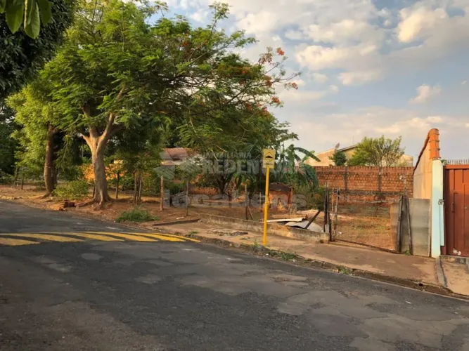 Terreno Padrão em Guapiaçu
