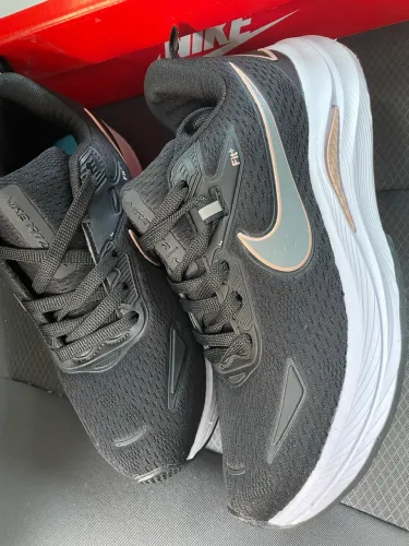 Vendo tenis NOVO 38 - detalhe no passador