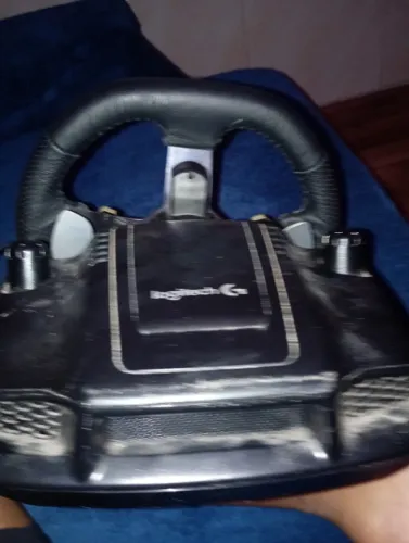 Volante simulador Logitech