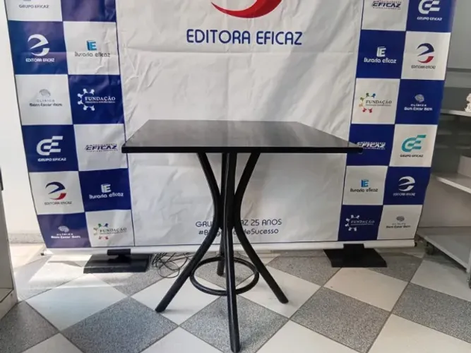 Mesa quadrada madeira maciça 