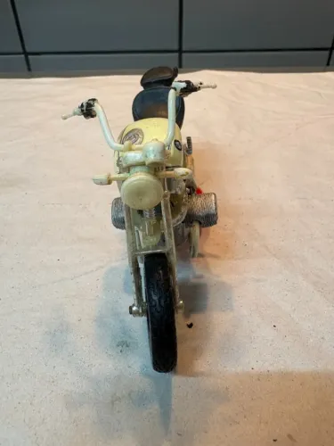 Motos maisto BMW antiga sucata - leia