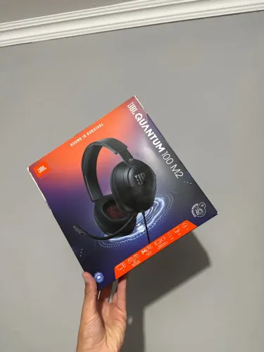 Fone Gamer JBL Quantum 100 M2 - Original (incluindo um divisor p2 para o headset)