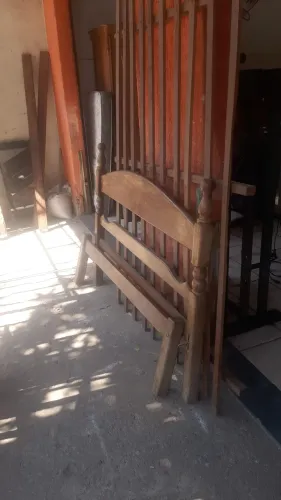 Cama de casal em sucupira maciça, linda apenas 380 reais, retirada no bairro Céu azul 