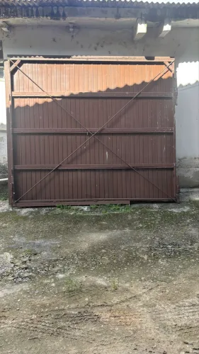 PORTÃO 5m30cm COM ESTRUTURA DE FERRO