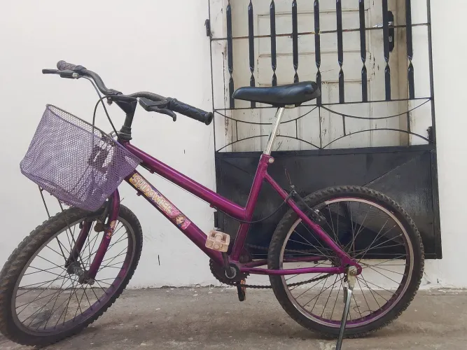 Vende-se uma bicicleta