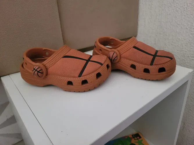 Crocs Classic Basketball Clog Infantil Original C7 - 24/25 BR