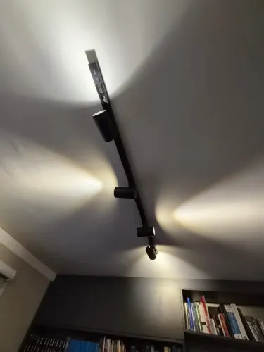 Luminária -Trilho eletrificado preto com 4 spots direcionáveis