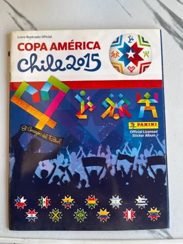 Álbum de figurinha antigo