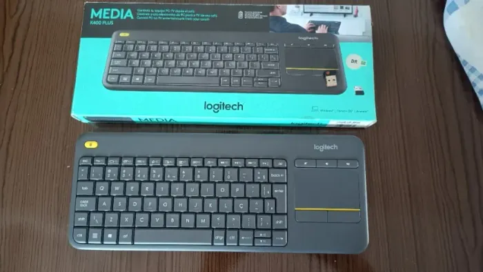 Teclado Logitech K400 plus