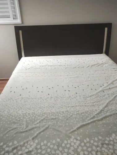 Cama de casal madeira imbuia.