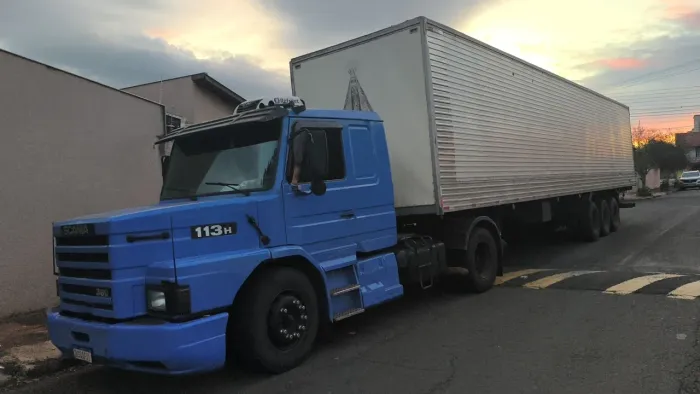 Vendo Scania 113 carreta baú 28 pallet