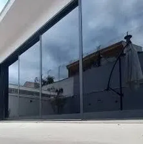 Instalação de películas de proteção solar em residências e empresas