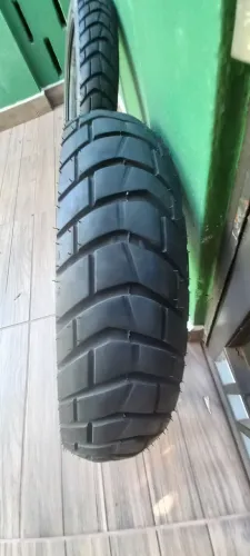 Dianteiro: 90/90-21 M/C 5PNEUS MOTO( *PAR). 4STraseiro: 120/80-18 M/C 62S