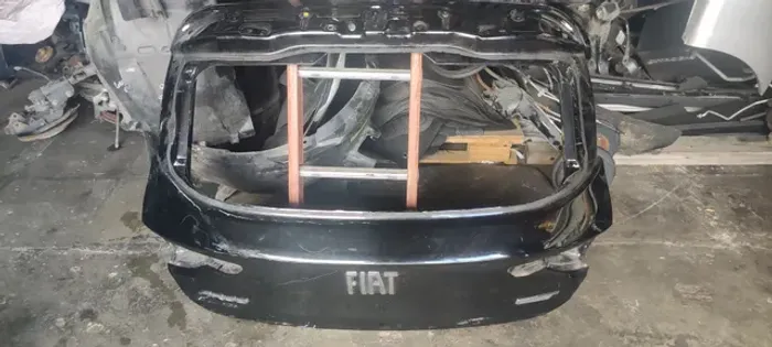 Tapa traseira Fiat Argo 