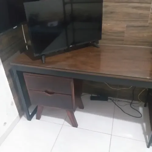 Escrivaninha c/estante 4 prateleiras Semi-nova R$ 579,00
