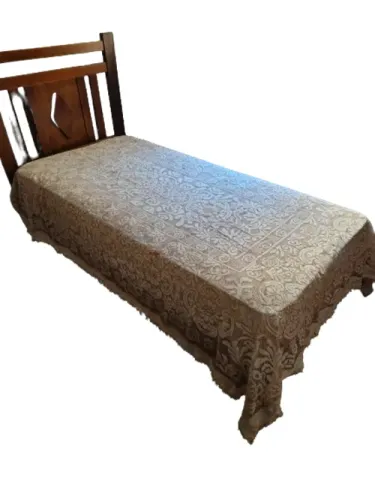 Colcha de Renda Cor Bege para Cama de Solteiro Anos 90