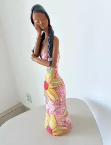 Linda escultura de mulher em cerâmica 52 cm gigante